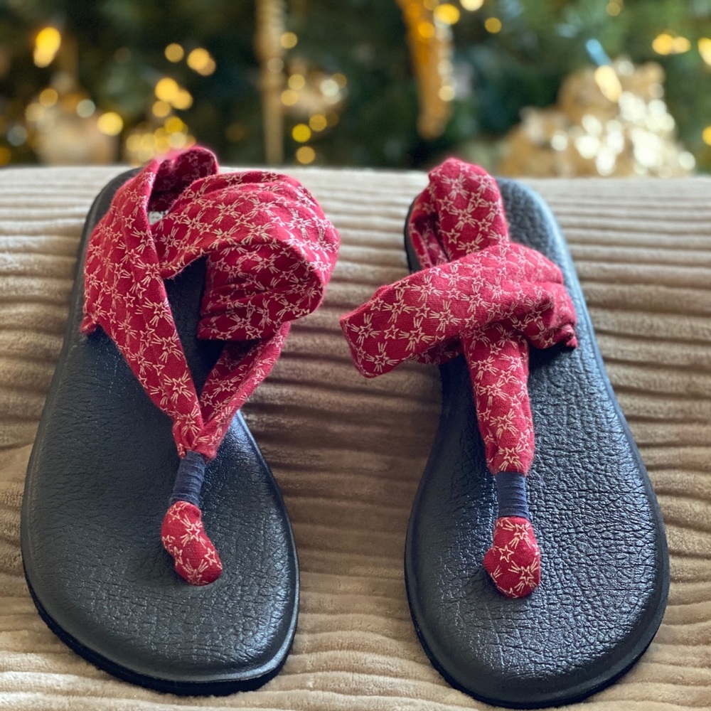 Used Sanuk sandals